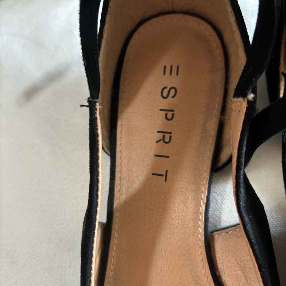 Esprit women’s black flat shoes with lace up ties.  Size 7.5 - Picture 3 of 14